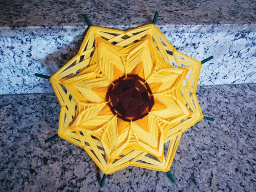 Imagem 2 de 3 de Mandala De Lã Girassol 40cm Para Decoração