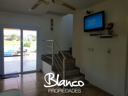 A Laguna! Venta De Excelente Propiedad De Dos Plantas Dentro Del Barrio San Matías