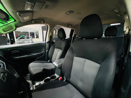 Mitsubishi L200 2.4 Cabina Doble 4x2 Mt
