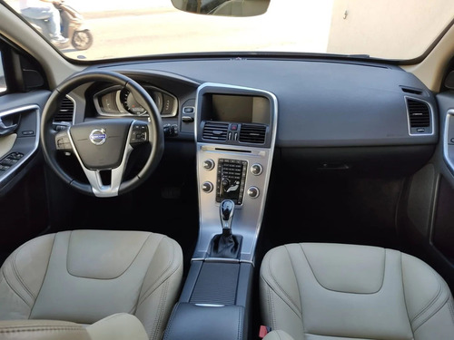 Volvo XC60 2.0 T5 MOMENTUM GASOLINA 4P AUTOMÁTICO