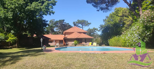 Casa En Venta, Golf, Punta Del Este, 4 Dormitorios.