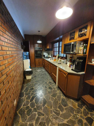 Imagen 2 de 14 de Espectacular Casa 5 Amb. Con Patio Y Cochera En Monte Grande
