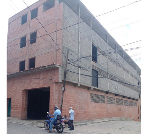 Imagen 10 de 14 de Edificio Comercial, La Candelaria
