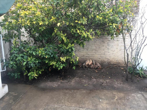 Imagen 14 de 16 de Casa De 2 Dormitorios En Venta Con Cochera Y Parillero - Centro Sur - Zona Sur