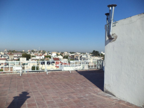 Imagen 10 de 11 de Departamento 2 Amb - Al Contrafrente - Con Balcon - Con Renta