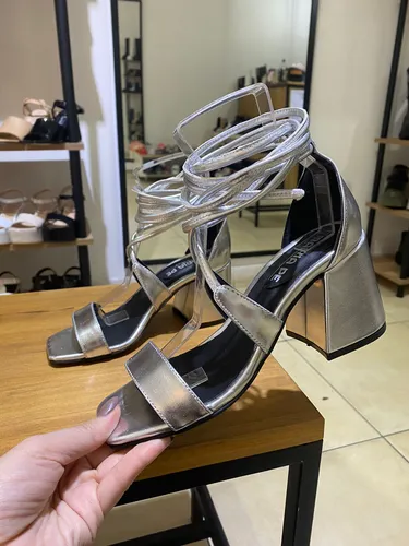 Sandalias Romanas Plata Plateadas Con Taco Cuadrado De Cuero