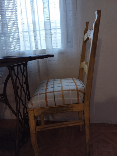 Mesa Con Pie De Máquina Y Dos Sillas Estilo Provenzal Resta (Usado)
