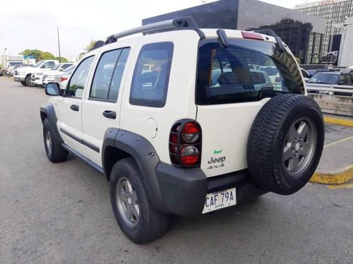 Imagen 7 de 14 de Jeep Cherokee Renegade 2006 4x4 Sincrónico