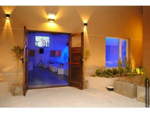 Inmueble En Block 2 Viviendas + 3 Locales