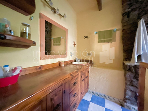 Casa En Venta En Huertas La Joya, Estilo Campestre, Con 4 Recámaras