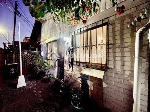 Casa En Venta De 3 Dorm. Con 140 Mt2 De Terreno En Maipú