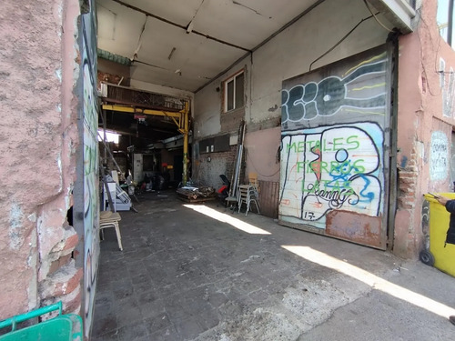 Se Vende Propiedad Comercial En Avenida Santa Rosa.