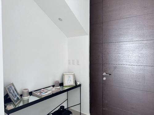 Casa En Venta En Mérida, Temozon Norte, Privada Amidanah,a 1 Mes