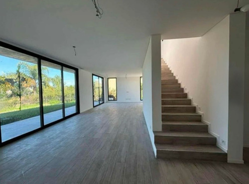 Casa En Venta El Canton A La Laguna