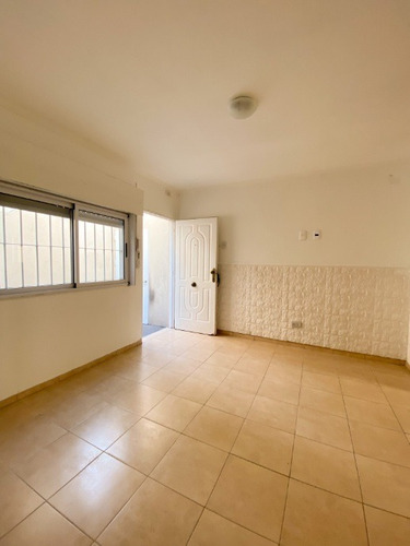 Imagen 2 de 8 de Departamento Tipo Casa En Venta En Valentin Alsina