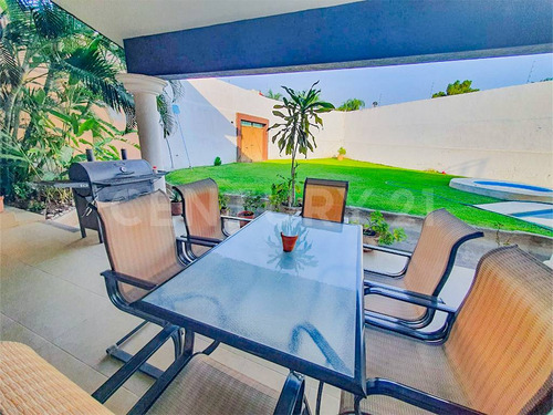 Casa De 664 M2 En Sumiya Jiutepec Morelos $10,800,000.00 Mxn