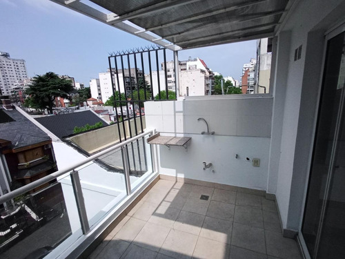 Departamento En Duplex 3 Ambientes Con Cochera. Villa Del Parque