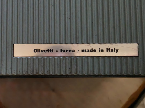 Maquina De Escribir Olivetti Lettera 22, Made In Italy (Usado)
