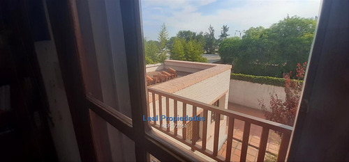 Hermosa Residencia En Barra De Carrasco. Lo Más Buscado!!!