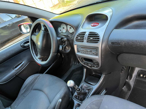 Imagen 10 de 19 de Peugeot 206 2008 2.0 Hdi Xs Premium