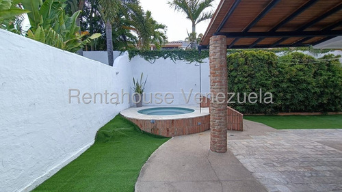 Hermosa Casa Con Excelentes Acabados, Ubicada En Una De Las Mejores, Zonas Del Trigal Norte, Cocina Equipada, Aires Acondicionados Y De Doble Nivel, Jardín Interno Con Jacuzzi, Balcón En La Habitación
