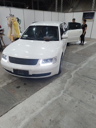 Volkswagen Passat 1.8 Turbo 4p