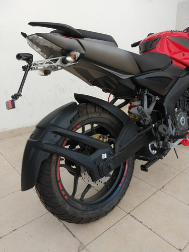 Imagen 2 de 4 de Bajaj Rowser Ns 200