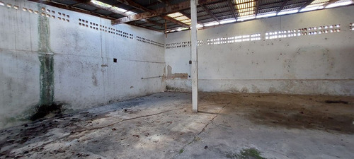 Bodega Comercial Con Amplio Patio De Maniobras ,en El Centro De Merida