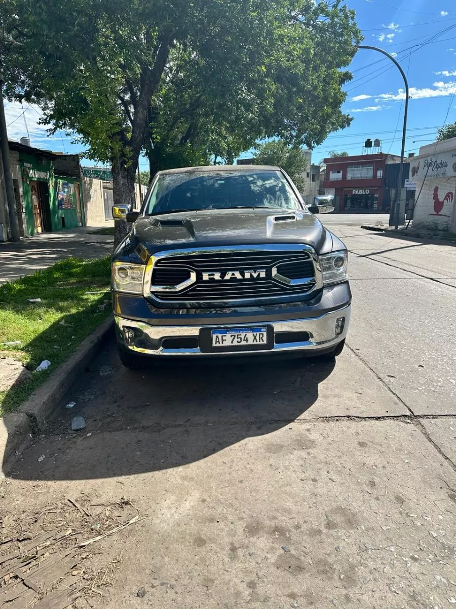 Dodge Ram 1500 2023 + Accesorios Varios