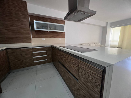 Apartamento En Uno De Los Mejores Edificios De La Isla, Playa Real, Isla De Margarita