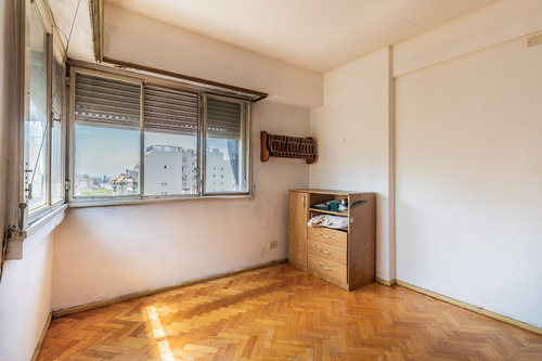 Departamento 3 Amb. Con Mucha Luz Y Dependencia