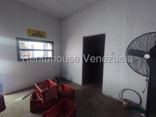 Julian Galindez Vende Exclusivo Y Centrico Galpon En Zona Centro Barquisimeto #25-10480