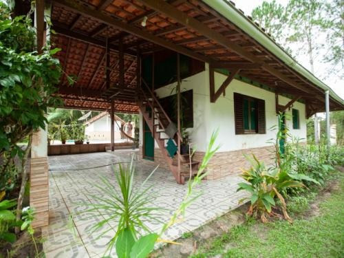 Chácara Com Excelente Espaço Com Piscina Itanhaém - Ch007