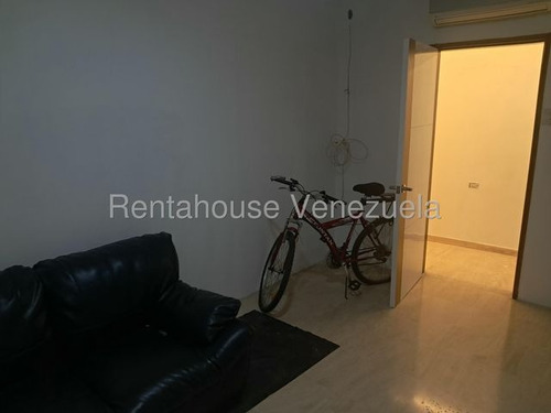 Tg Apartamento En Venta En Altamira, Con Pisos De Mármol Y A/a, Pozo 25-23851 Ys