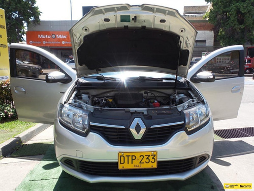 Imagen 10 de 15 de Renault Logan Expression Nigth & Day