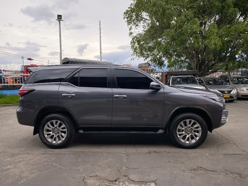 Toyota Fortuner 2.4 SRV AT
