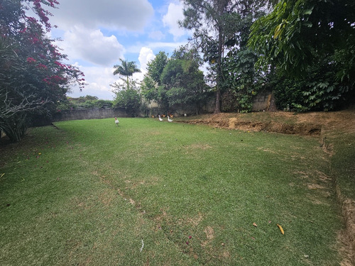 Belíssima Chácara Formada Com 2.400m2
