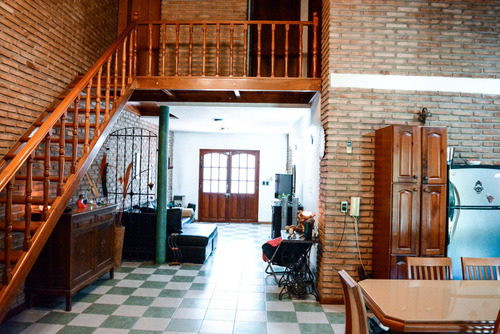 Casa En Granadero Baigorria