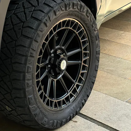 Toyota Tundra Sr5 CrewMax B2+