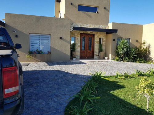Imagen 4 de 25 de Casa En Venta Con Vista A La Laguna En Barrio San Sebastian, Pilar