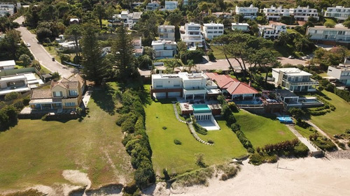 Casa En Venta De 4 Dormitorios En Punta Ballena
