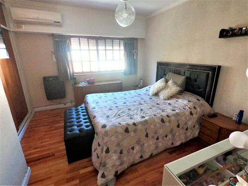 Triplex 108m2 Living, Comedor, Toilette, Cocina, Quincho (c/lav), Patio(c/parr), 3 Dor Y Baño. Video
