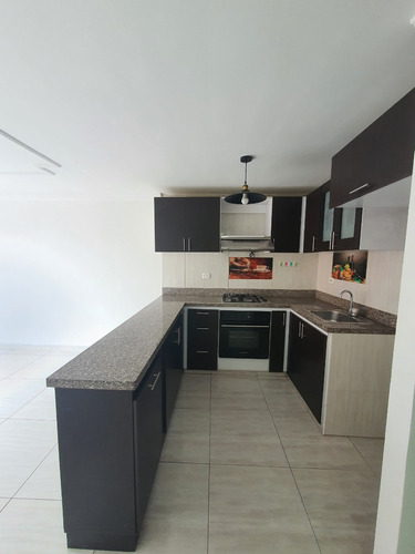 Apartamento En Vendta De 57m2, Parqueadero Cubierto Propio, Madrid Cundinamarca. 