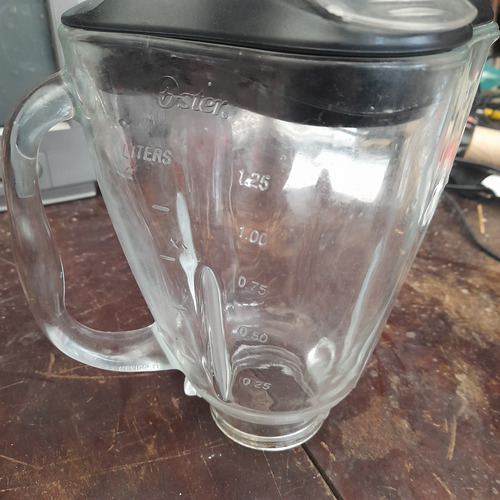 Imagem 2 de 10 de Copo De Vidro Pra Liquidificador Oster Usado Com Tampa Ler