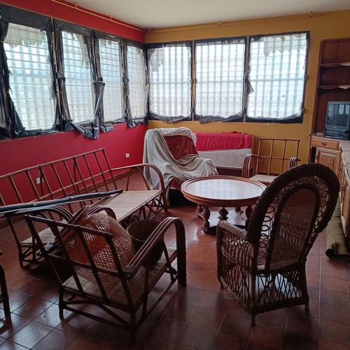 Se Vende Casa En La Calle Junin De Anaco, Con Un Amplio Terreno De 1693 Metros Cuadrados. (a.p)