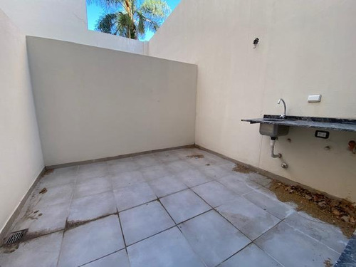 Imagen 2 de 8 de Monoambiente Con Patio - Echesortu