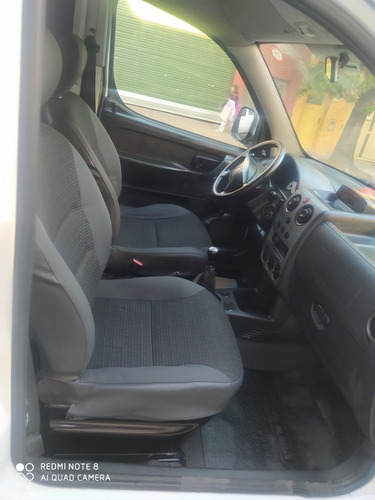 Imagen 12 de 18 de Peugeot Partner 2016 1.4 Furgon Confort