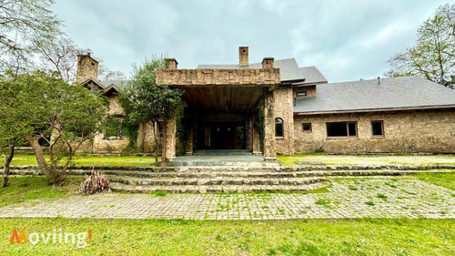 Linda Casa, Con Grandes Jardines Y Piscinas. $ Conversable