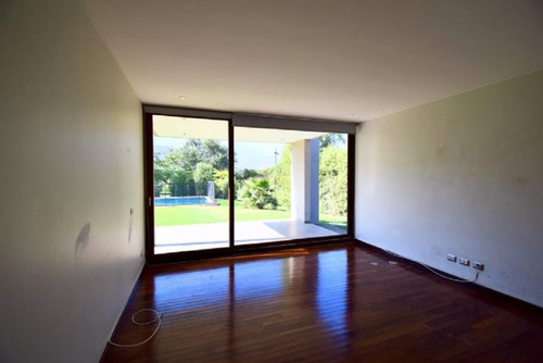 Casa Mediterranea En Exclusivo Condominio Cod.061