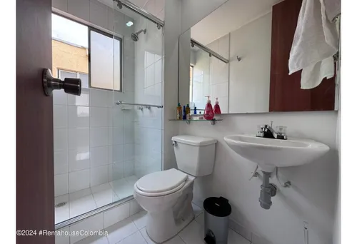 Apartamento En Modelia Occidental Rah Co: 25-143